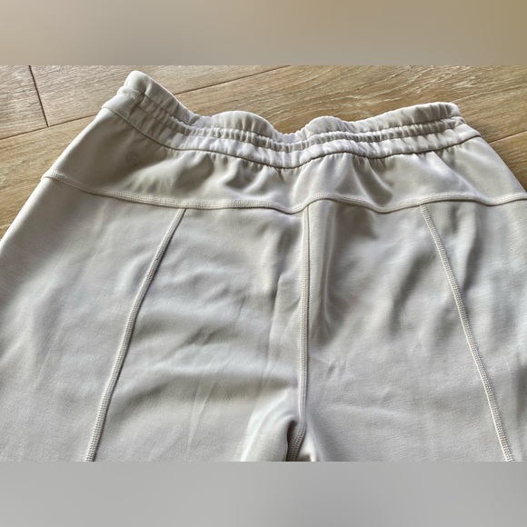 Lululemon Softstreme High-Rise Straight-Leg Cropped Pant size 12 - Picture 10 of 10